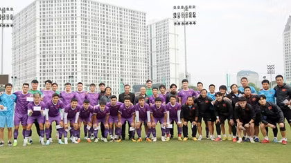 ĐT Việt Nam bất ngờ nhận quà trong ngày đầu năm 2023