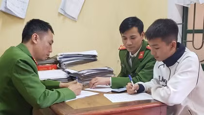 Phát hiện từ camera an ninh, xử phạt 14 đối tượng lạng lách, đánh võng