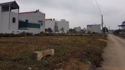 Quái chiêu “bùa" bán đất