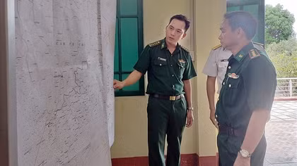 Mở rộng phạm vi tìm kiếm 13 ngư dân mất tích, người thân mong có một phép màu