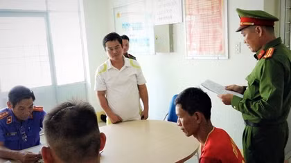 Thu hồi công nợ của công ty về bỏ túi riêng