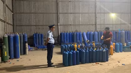 Phát hiện trên 1,3 tấn khí N2O dùng để sản xuất bóng cười