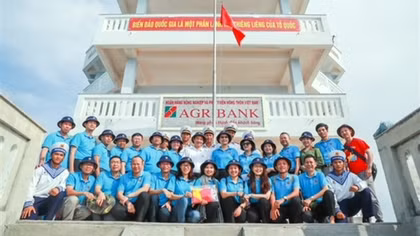 Về nhà giữa Trường Sa