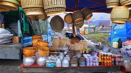 Đi chợ đoàn kết miền biên viễn