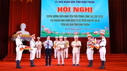 Công an tỉnh Bình Thuận tuyên dương, khen thưởng những điển hình trong triển khai Đề án 06