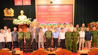 Bộ Công an gặp mặt nhân kỷ niệm 61 năm Ngày truyền thống lực lượng CSND