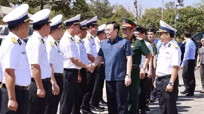 Giữ vững môi trường hòa bình,  ổn định để phát triển kinh tế, xã hội