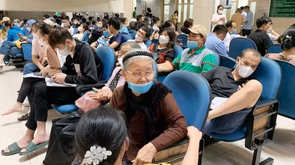 Bệnh viện lại quá tải