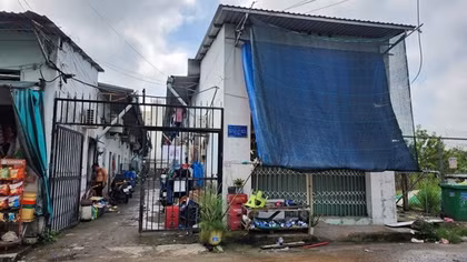 Chú rể rủ bạn về xóm trọ nhậu, bị giang hồ chém nhập viện