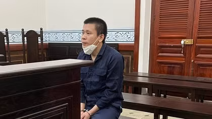 Bị nhắc đưa món ăn chậm, nhân viên quán nhậu đâm đồng nghiệp tàn phế