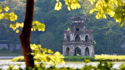 Miền Bắc nắng nóng, Nam Bộ mưa giông về chiều tối