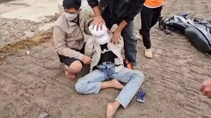Bắt nhóm buôn “hàng trắng” lúc mờ sáng