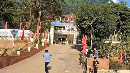 Tuỳ tiện tuyển con cán bộ vào trường dân tộc nội trú, Trưởng phòng GD&ĐT bị kỷ luật
