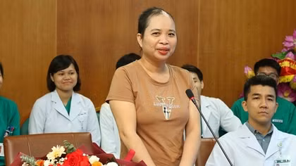 Cứu sống một phụ nữ bị lóc toàn bộ da đầu nguy kịch