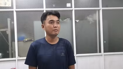 Truy bắt gã thợ mộc cướp giật điện thoại của cháu bé