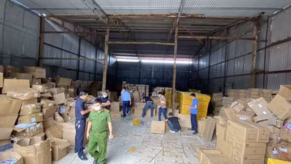 Phát hiện kho thuốc lá điện tử vi phạm lớn nhất từ trước đến nay