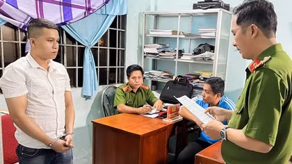 Tạm giữ thanh niên hẹn hò, xâm hại bạn gái dưới 16 tuổi