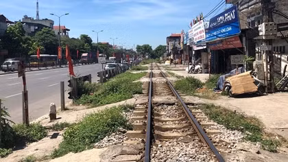 Đề xuất bổ trí 750 tỉ đồng nâng cấp gần 300 lối đi tự mở thành đường ngang