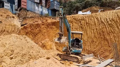 Sập bờ taluy đè chết thợ hồ ở Đà Lạt