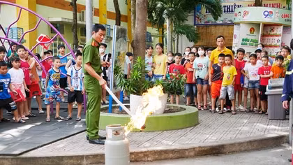 Hơn 700 học sinh trải nghiệm “Một ngày làm chiến sĩ PCCC”