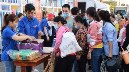 Vì sao công nhân công ty PouYuen bị trừ thuế trong khoản tiền trợ cấp thôi việc?