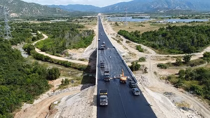 Chậm hoàn trả đường dân sinh, nhà thầu bị phê bình
