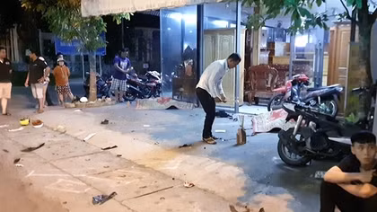 Tông nhau giữa ngã tư, 2 nam thanh niên tử vong tại chỗ