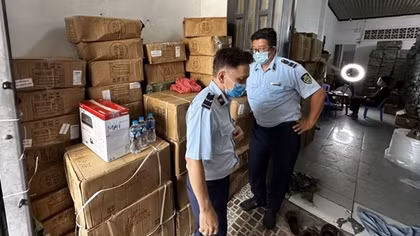 Tàng trữ, kinh doanh mỹ phẩm nghi nhập lậu trị giá gần 2 tỷ đồng.