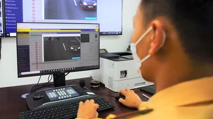 Nghiên cứu cho người dân nộp phạt vi phạm giao thông trên VNeID