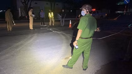 Xe trộn bêtông va chạm xe máy, 1 người tử vong