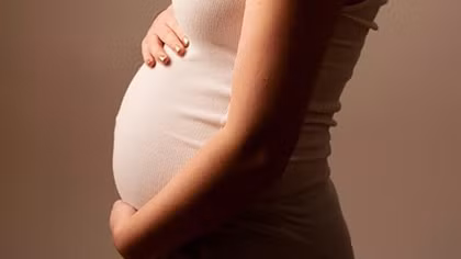 Xót xa cho những “bà mẹ tuổi teen”