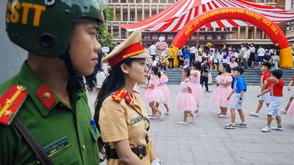 Công an Hà Nội đảm bảo an ninh, ATGT ngày học sinh tựu trường
