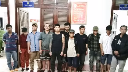 Vây bắt sòng bạc dưới hình thức xóc đĩa bên trong rừng keo