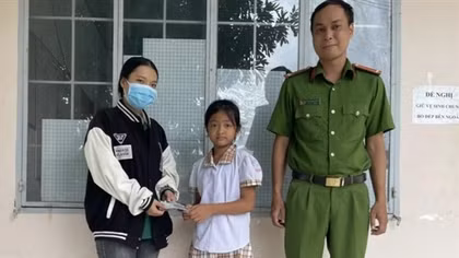 Biểu dương học sinh lớp 3 nhặt được 14 triệu đồng đem giao nộp Công an