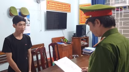 “Người dơi” chuyên đột nhập gắp mồi sa lưới