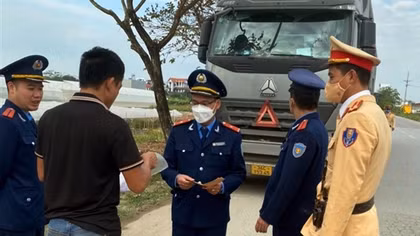 Mạnh tay xử lý vi phạm trật tự an toàn giao thông ở ngoại thành