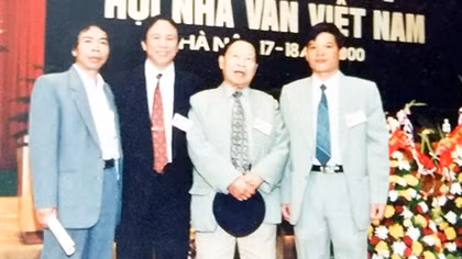 Khi nhà thơ Huy Cận làm thơ vui