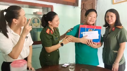 Lan tỏa nghĩa cử nhân văn