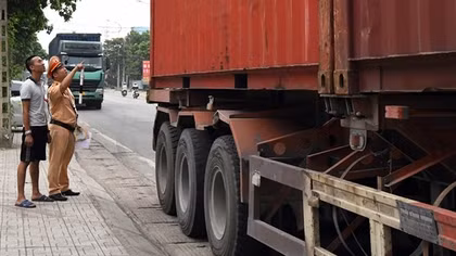 Xử phạt gần 66.000 trường hợp xe khách, xe container vi phạm