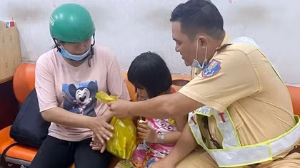 Màu áo nắng giữ bình yên đường phố