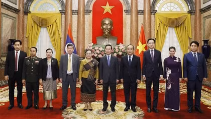 Chủ tịch nước tiếp Đại sứ các nước Venezuela và Lào trình Quốc thư