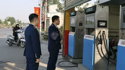 Lập tổ giám sát xử lý những cây xăng hết hàng "nghỉ Tết"
