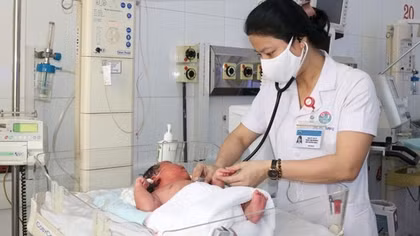 Em bé 6,1kg chào đời ở Hà Tĩnh