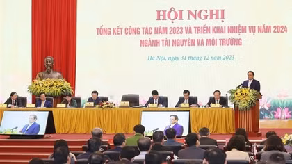 Coi trọng đặc biệt việc xây dựng đội ngũ cán bộ ngành Tài nguyên và Môi trường