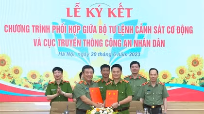 Tăng cường phối hợp, phản ánh sinh động thực tiễn công tác, chiến đấu của Cảnh sát cơ động