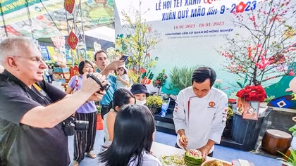 Phiên chợ Tết cuối năm với nhiều đặc sản 3 miền: Bắc, Trung, Nam