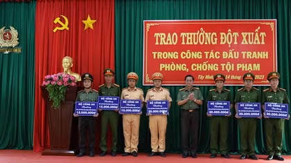 Bộ Công an khen thưởng các tập thể xuất sắc đấu tranh, phòng chống tội phạm