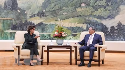 Thấy gì qua chuyến đi của bà Gina Raimondo?