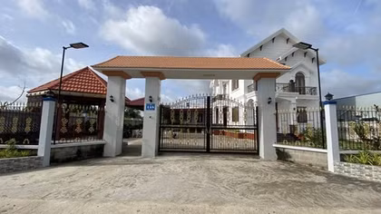 Cắt nguồn camera, chui qua lỗ thông gió đột nhập biệt thự trộm tài sản