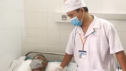 Miệng chảy máu không ngừng do u ác ở lưỡi